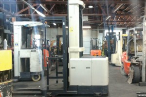 2001 Crown SP3020-30 | 3000 Lbs.<br />Order Picker | Electric | 240 Lift