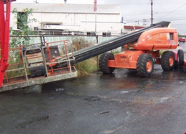 2003 JLG Straight Boom | 60' Lift<br />Propane & Gas Fuel | 1000 Lbs.