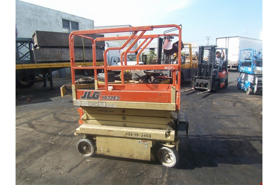 JLG 1932E2